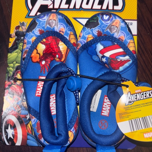 Marvel Avengers Kids Superhero water shoes unisex pool size 5 6 travel beach nwt - Picture 2 of 12